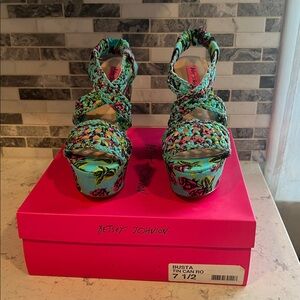 Betsy Johnson Wedges Size 7.5